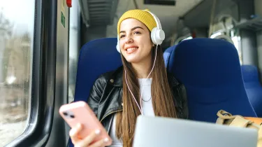 Berufsbegleitend & praxisnah weiterbilden | WINGS-Fernstudium