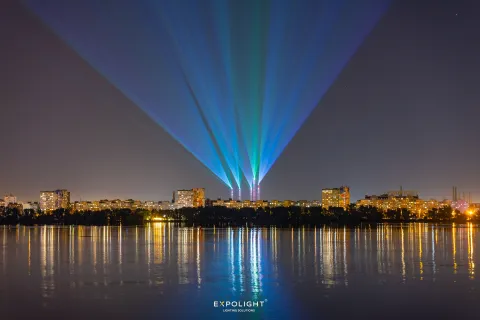 Laserblumen über Dnipro von WINGS-Absolvent Nikolay Kabluka