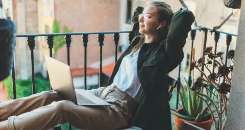 Studieren auf dem Balkon - ein Onlinestudium mit WINGS machts möglich