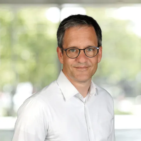 Dr. Fabian Holbe berichtet über seine Erfahrungen im Fernstudium MBA Gesundheitsmanagement bei WINGS