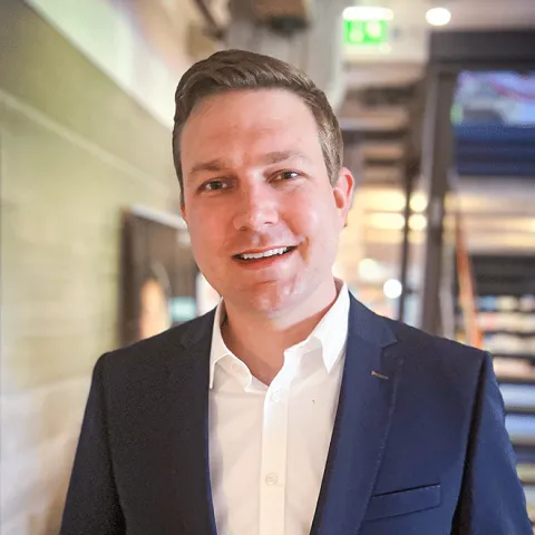 Julian Geisler arbeitet als Portfolio Manager und absolvierte das Fernstudium Master Quality Management bei WINGS.